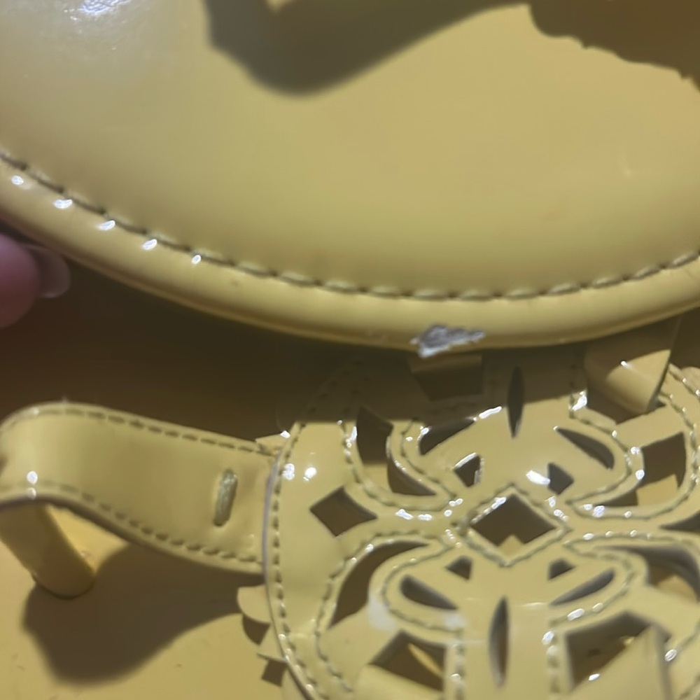 Shoes sale 50%off Sam Edelman Circus Yellow Canyon Medallion Sandal 7.5 flaw S16 - Picture 11 of 11